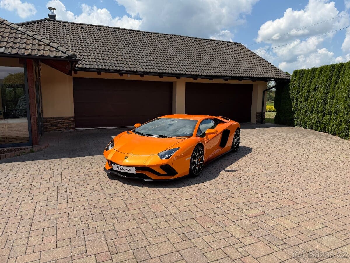 2018 Lamborghini AVENTADOR