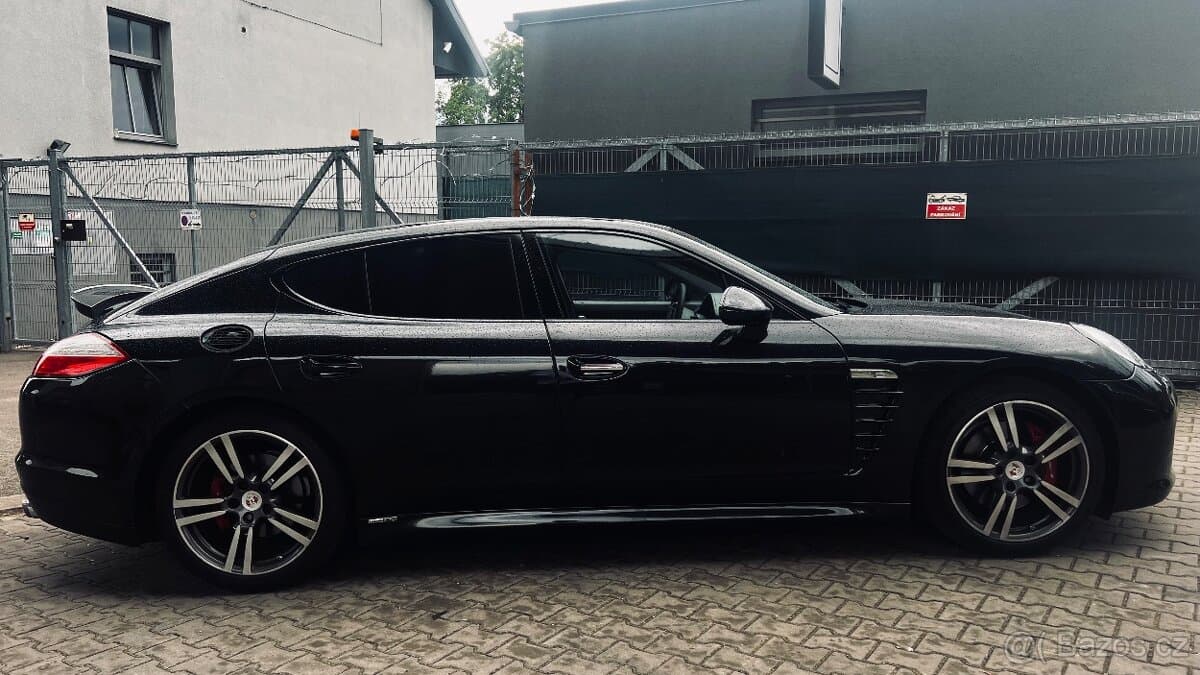 2011 Porsche PANAMERA
