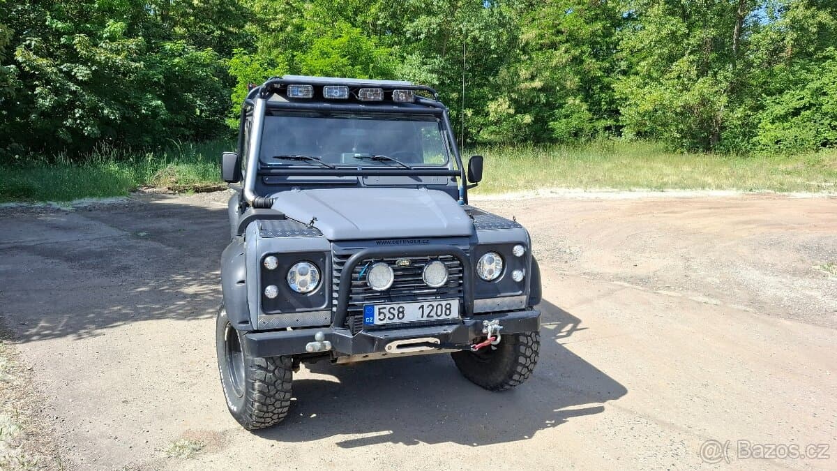 Land Rover DEFENDER