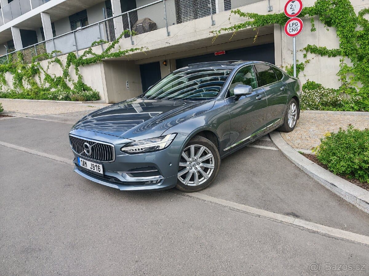 2017 Volvo S90