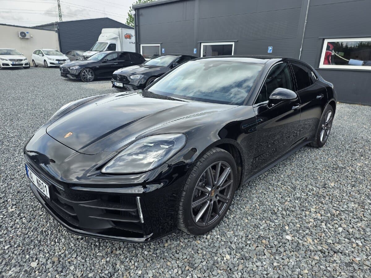 2025 Porsche PANAMERA