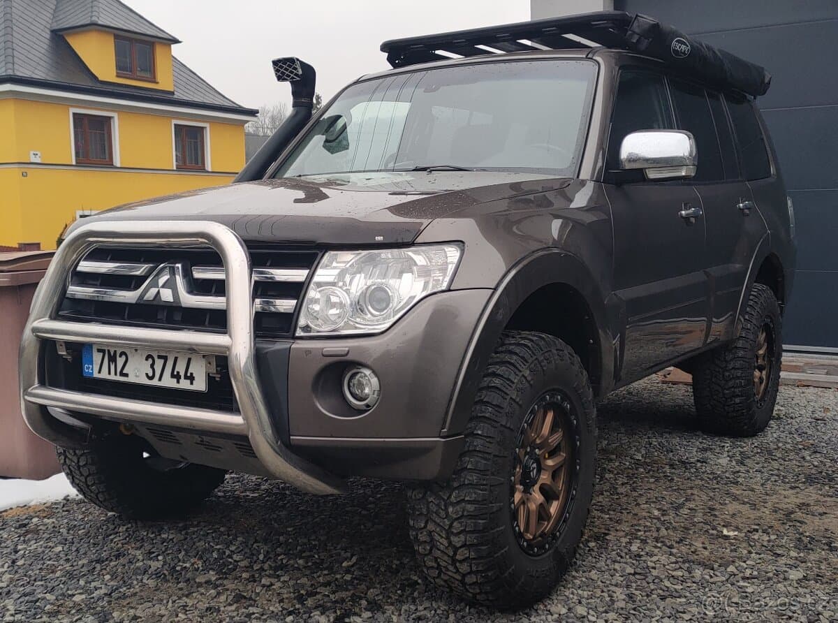 2011 Mitsubishi PAJERO