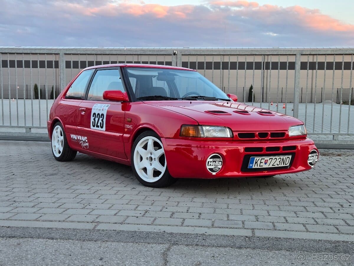 1990 Mazda 323