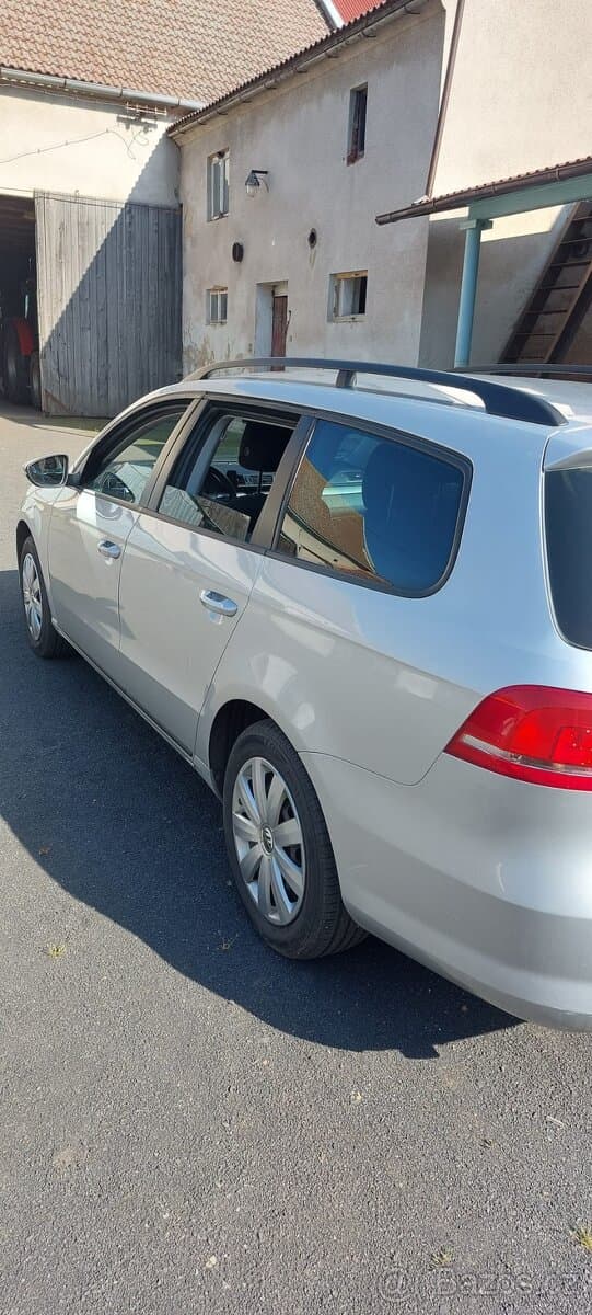 2011 Volkswagen PASSAT