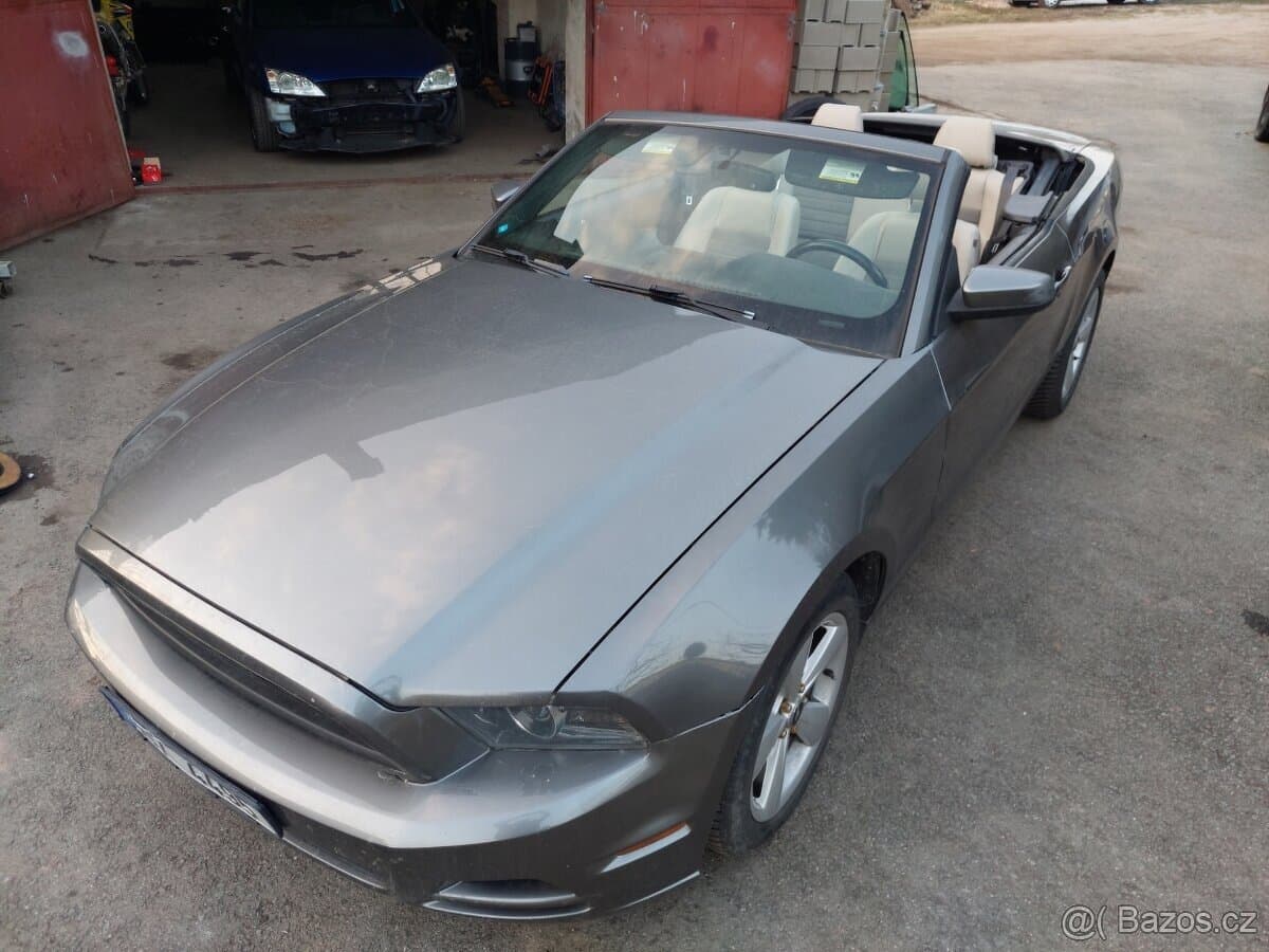 2013 Ford MUSTANG