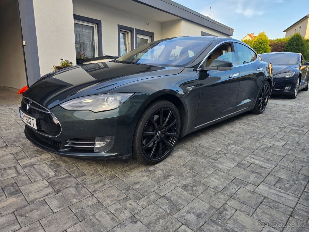 Tesla MODEL S