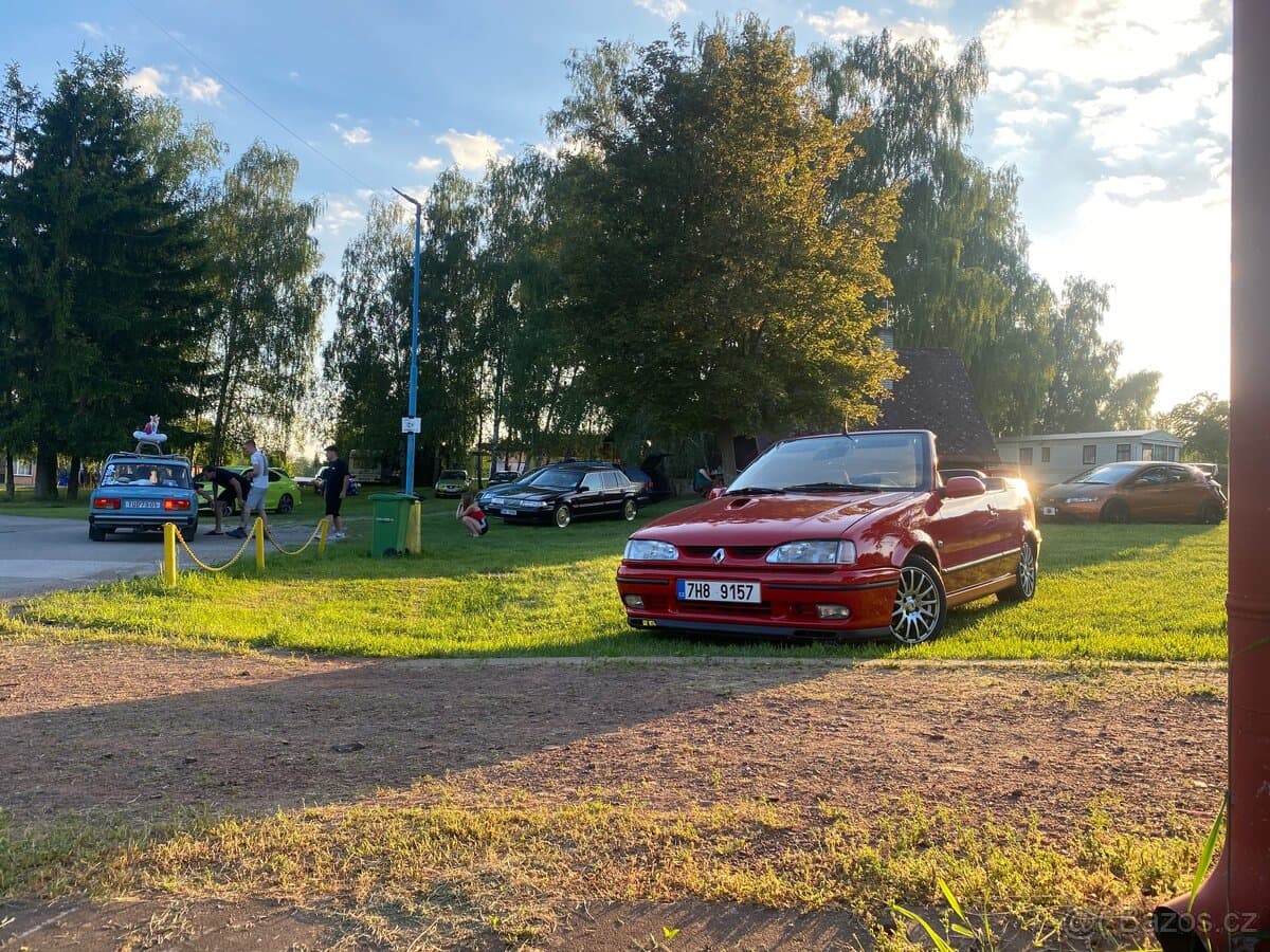 Renault 19
