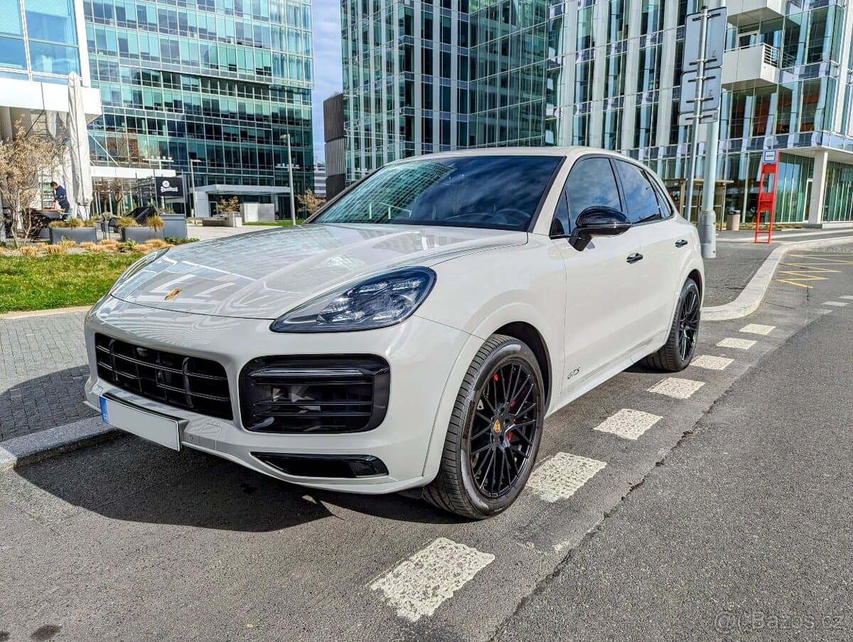 2022 Porsche CAYENNE