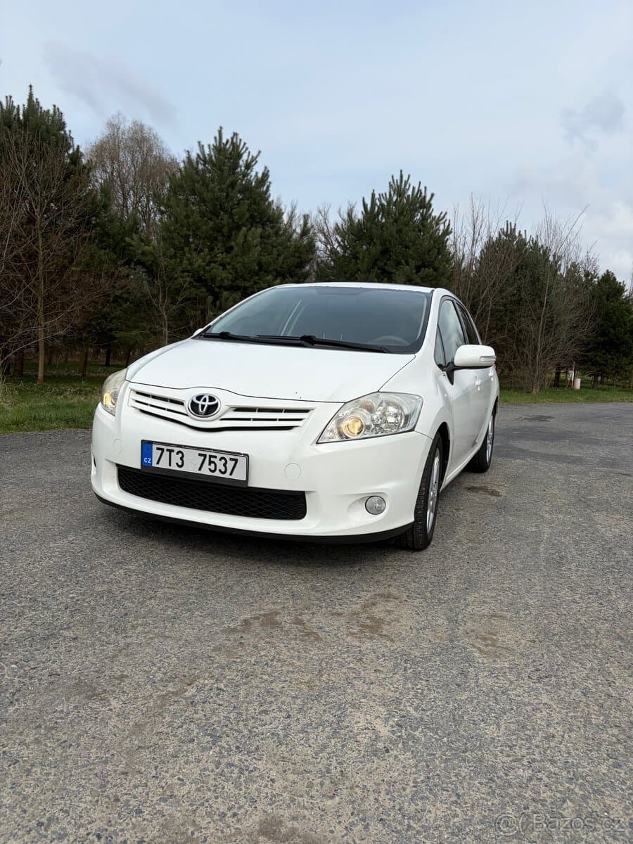 2011 Toyota AURIS