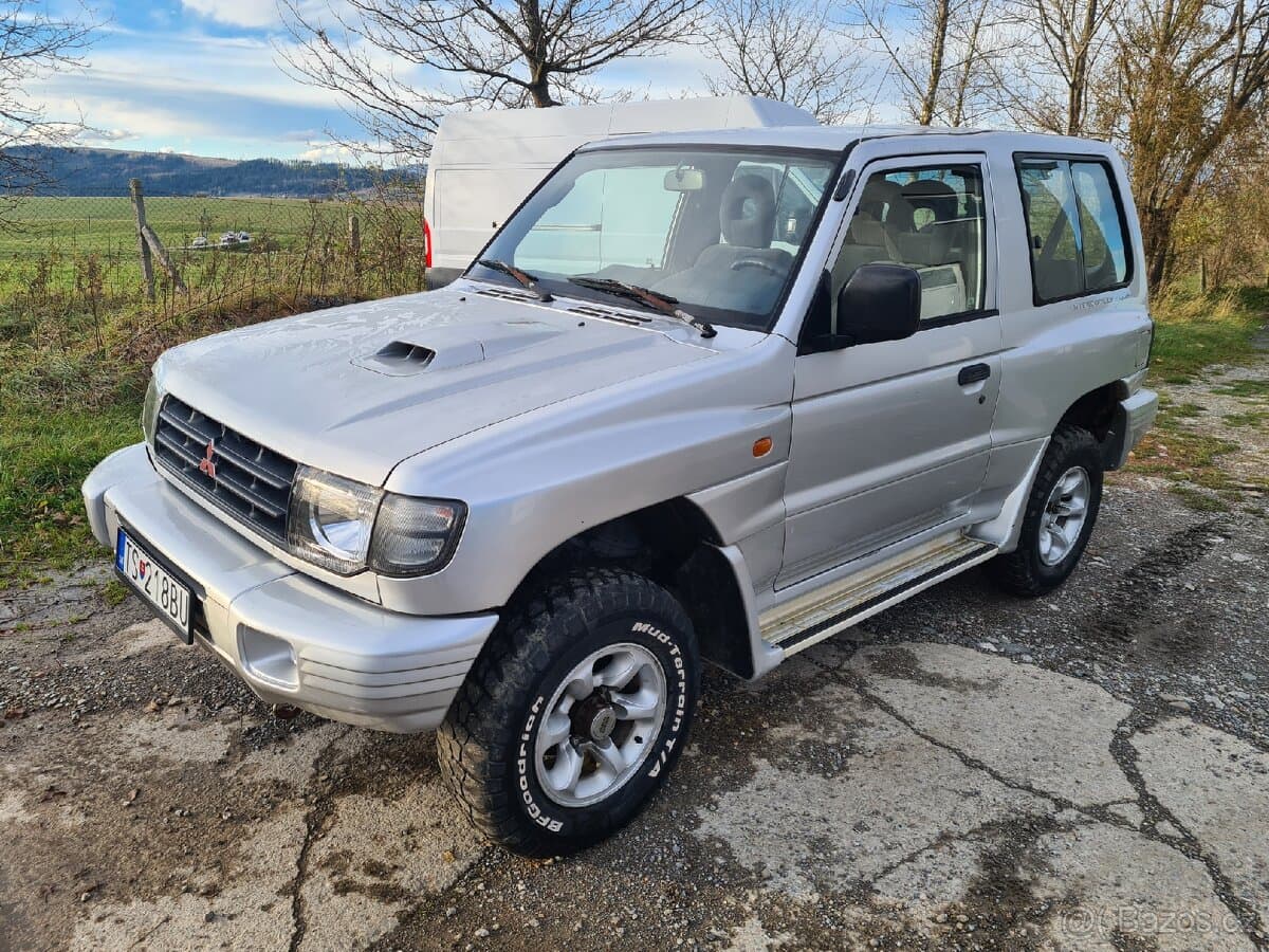 Mitsubishi PAJERO