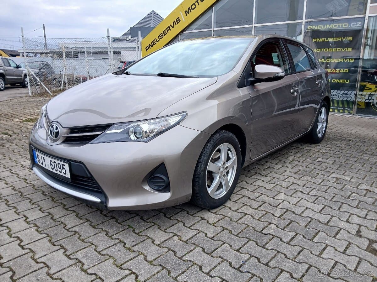 2014 Toyota AURIS