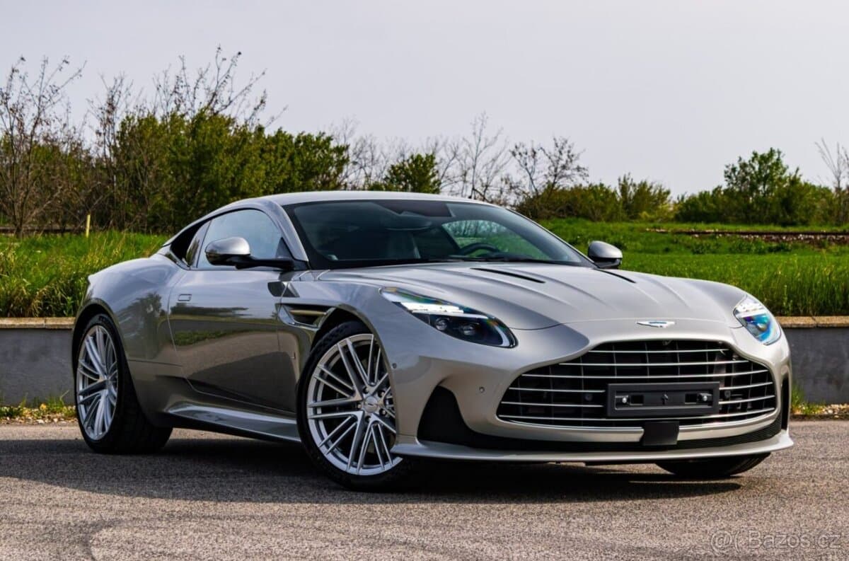 2025 Aston Martin DB12