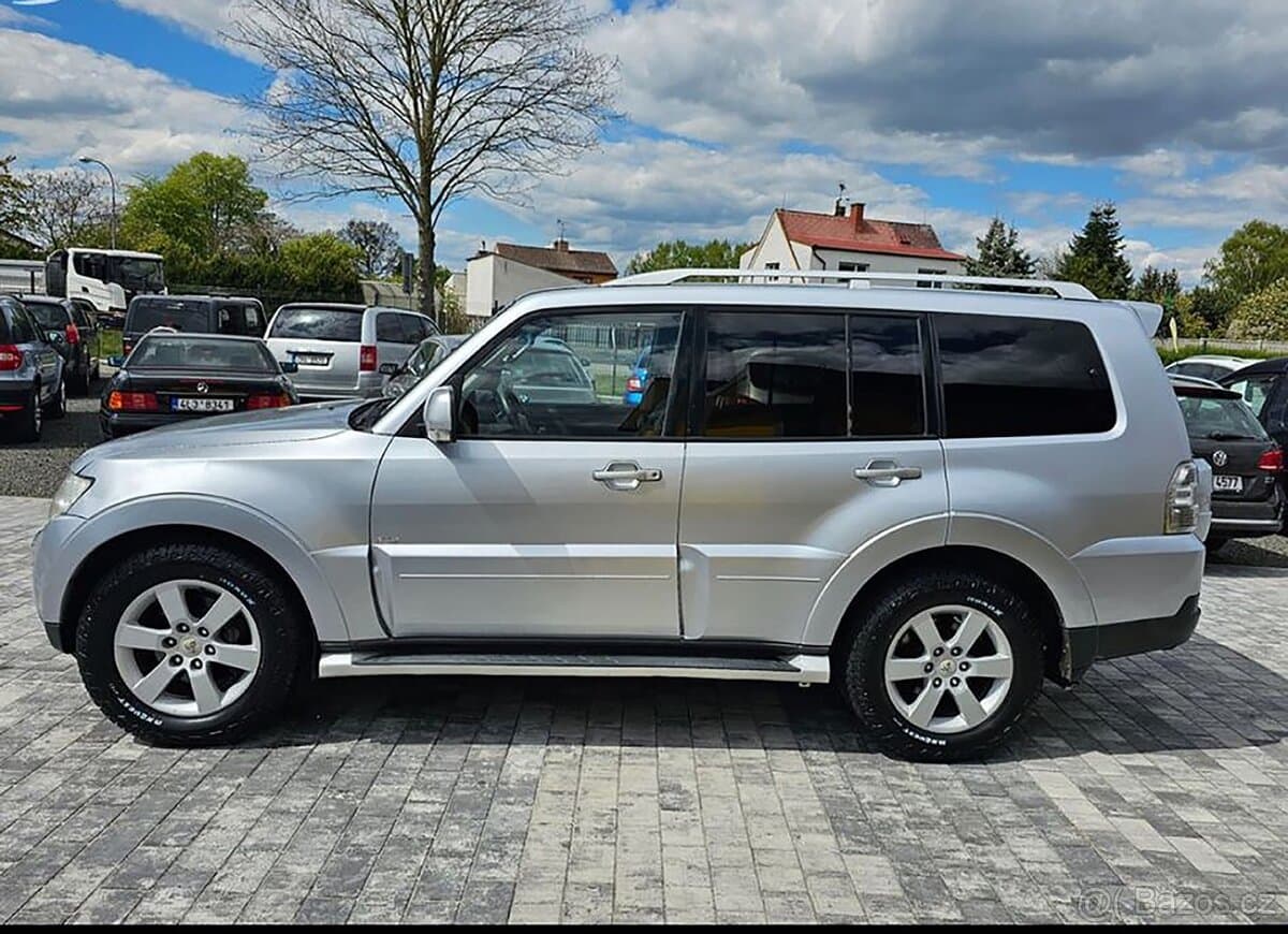 2010 Mitsubishi PAJERO