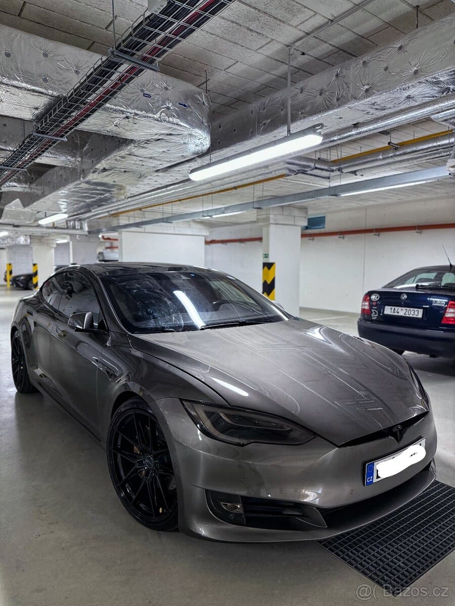 Tesla MODEL S