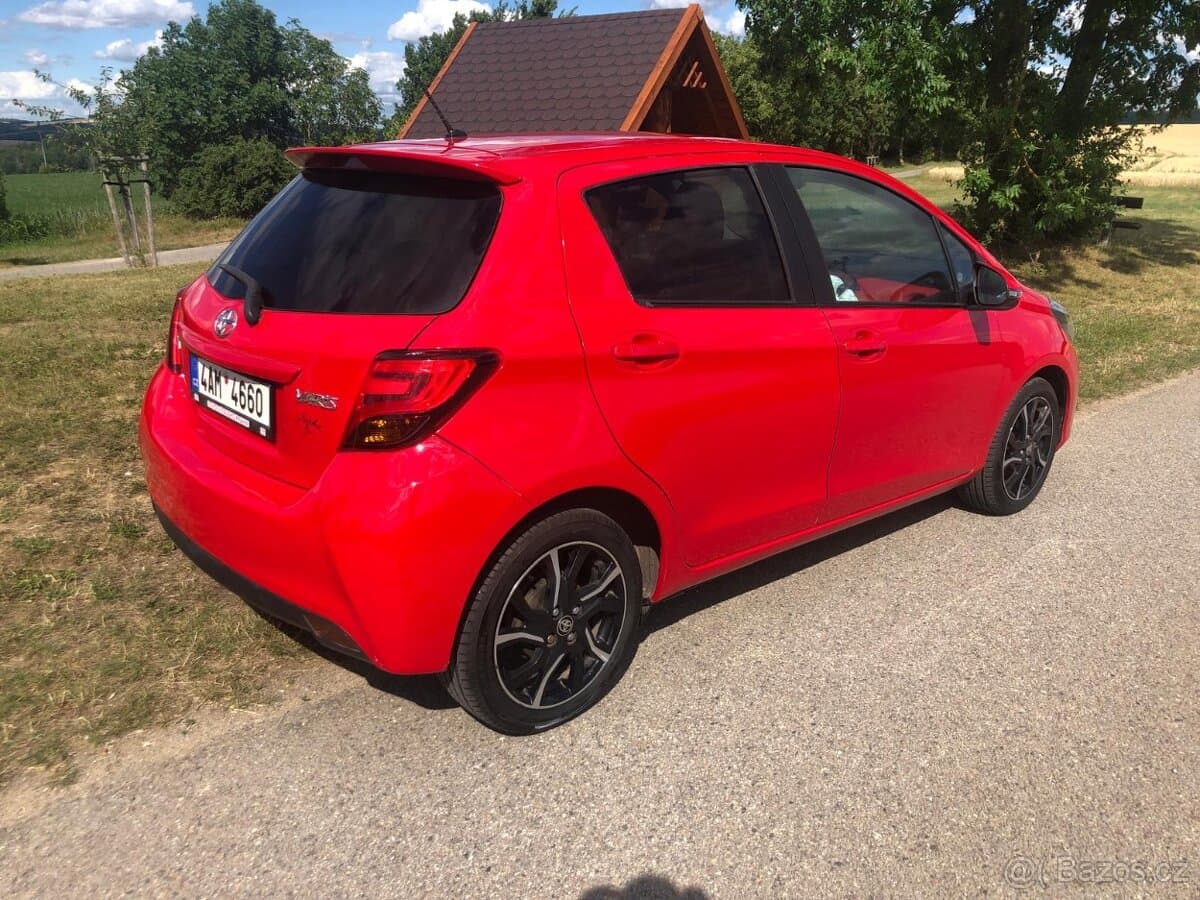 2015 Toyota YARIS