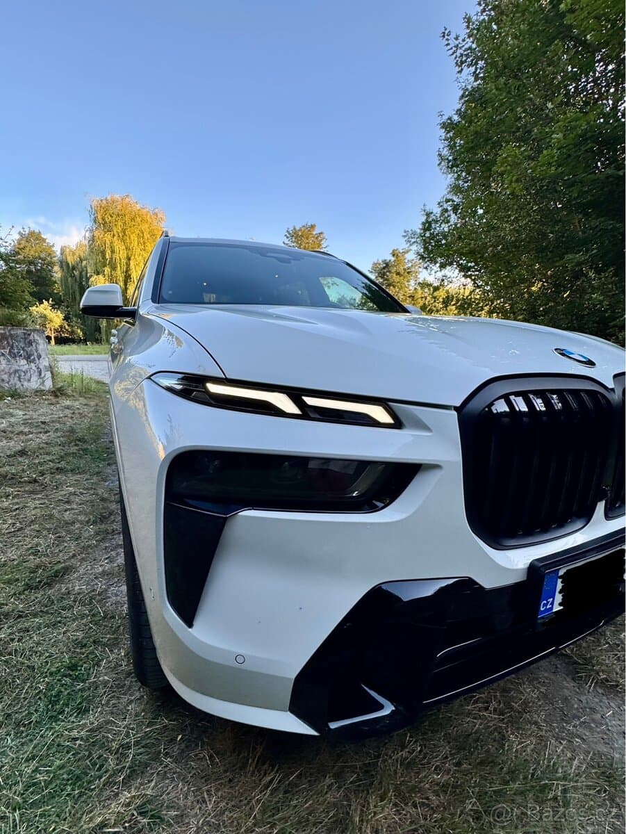 2023 BMW X7