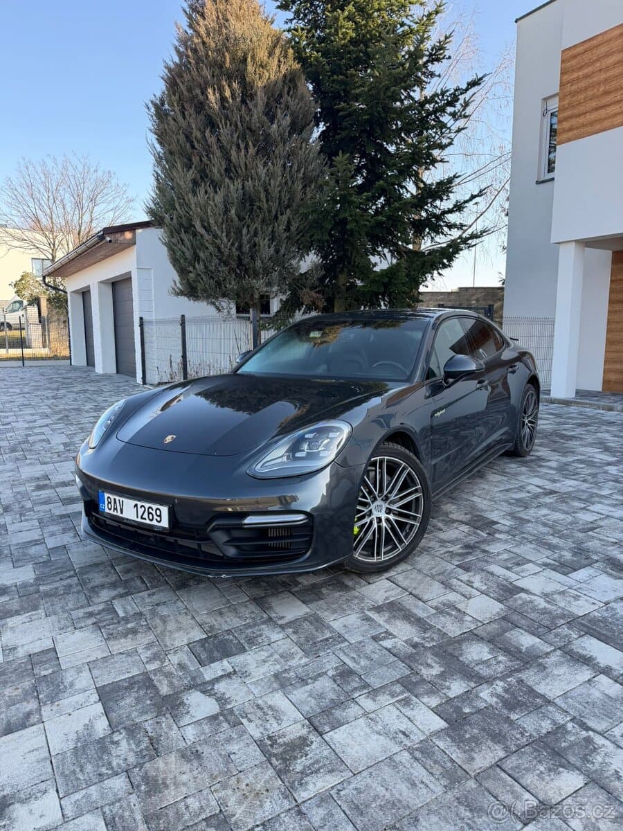 2018 Porsche PANAMERA