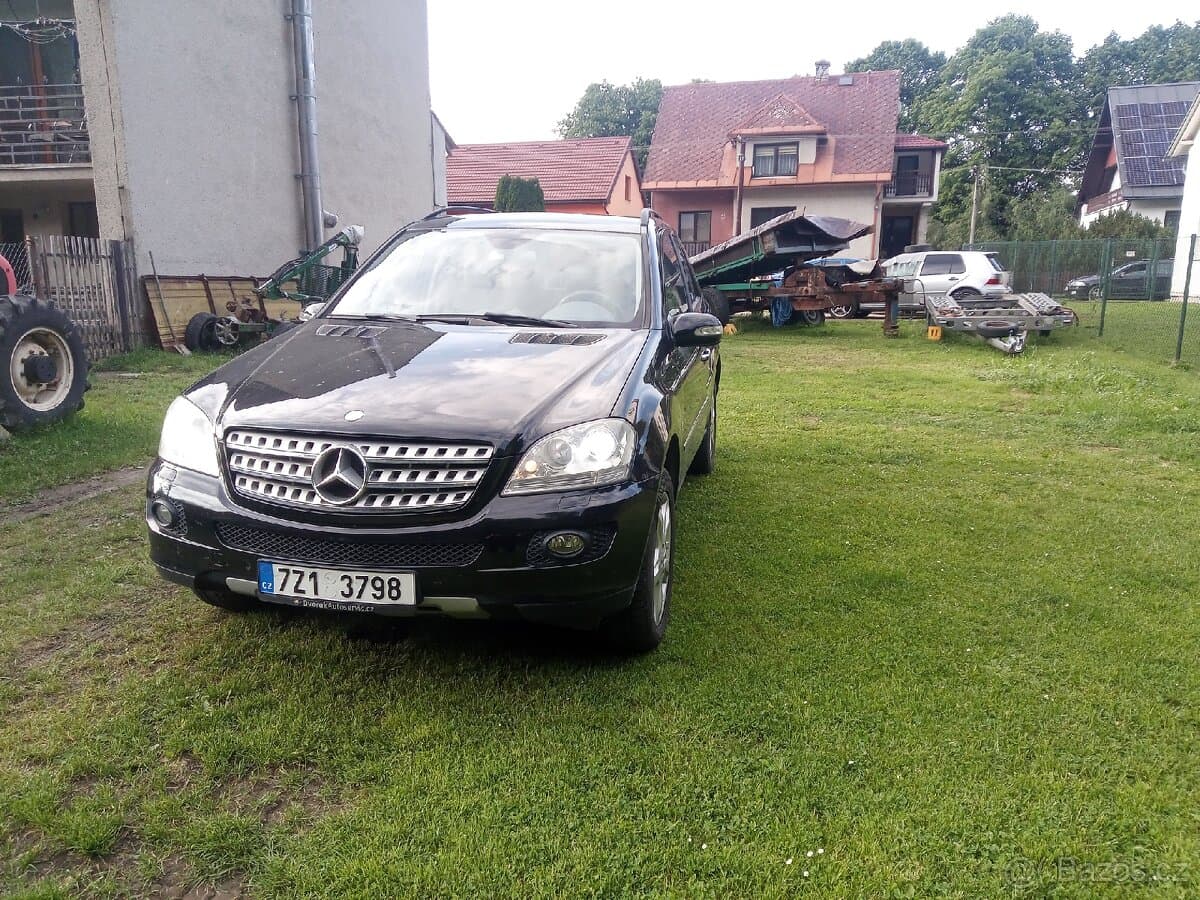 Mercedes-Benz M-CLASS