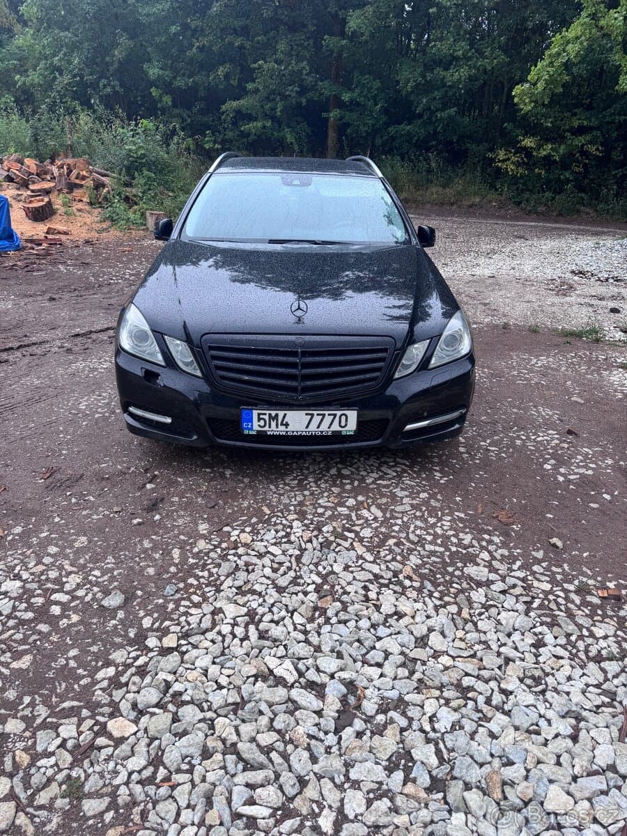 2011 Mercedes-Benz E-CLASS