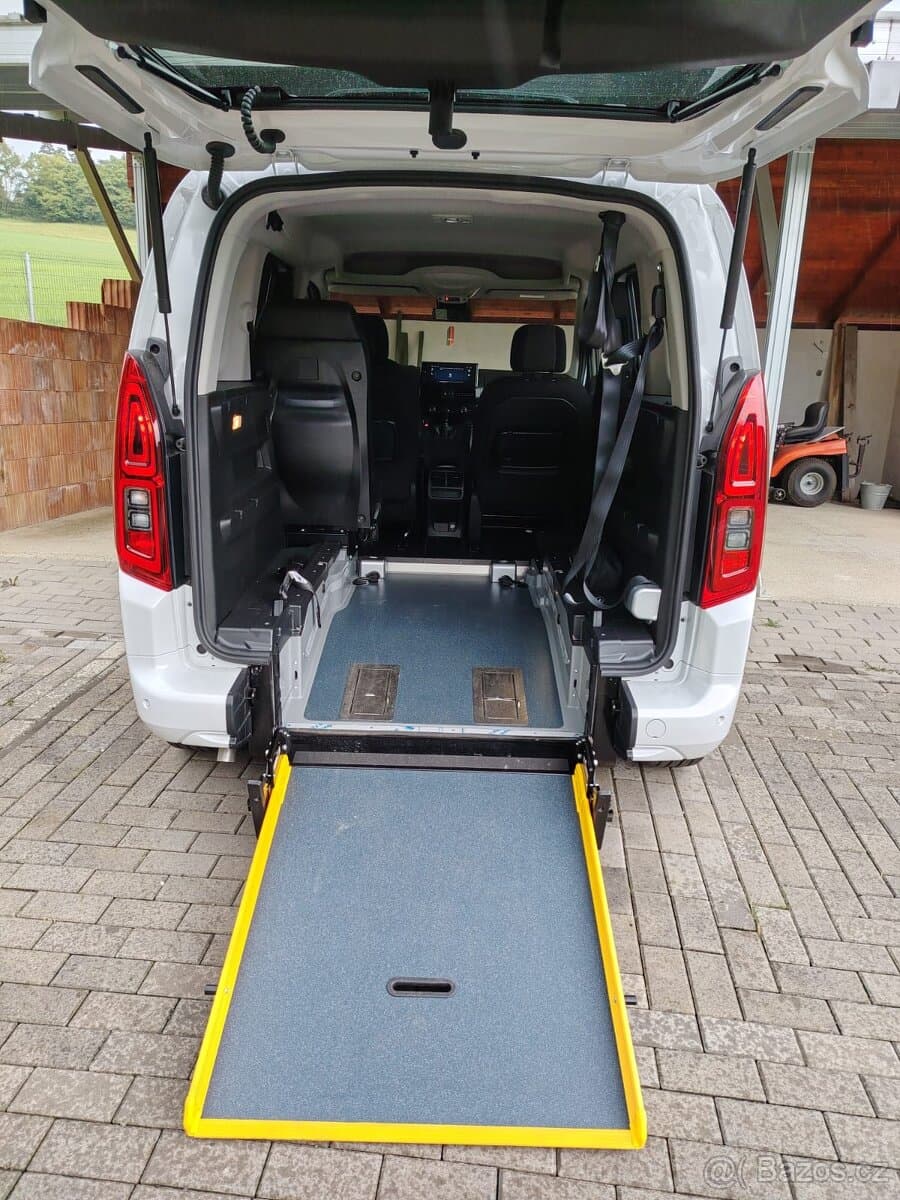 2025 Opel COMBO