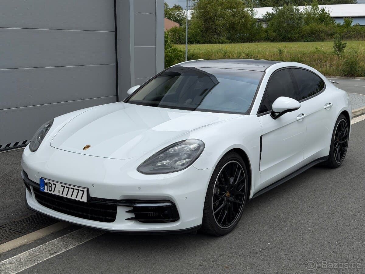 2019 Porsche PANAMERA