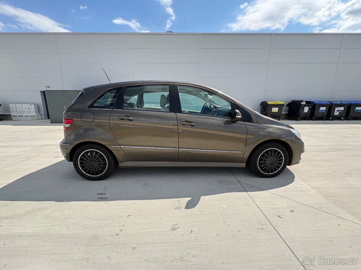 2011 Mercedes-Benz OSTATNÍ