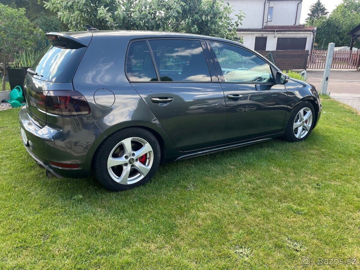 2010 Volkswagen GOLF