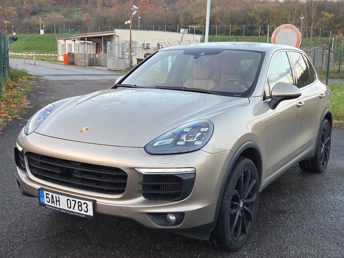 2016 Porsche CAYENNE