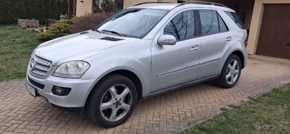 Mercedes-Benz M-CLASS