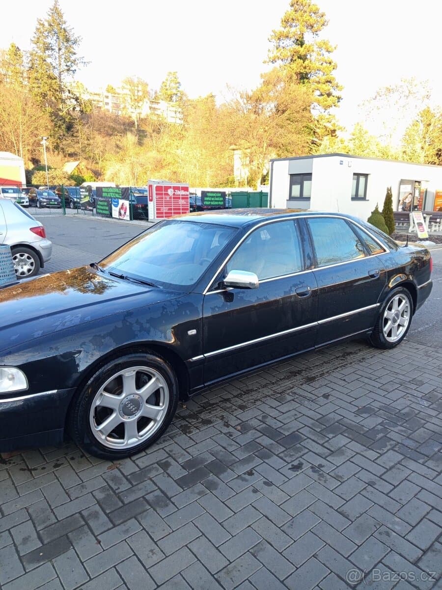 2000 Audi S8