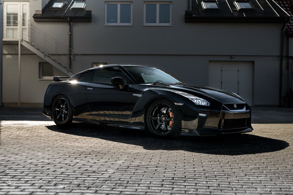 Nissan GT-R