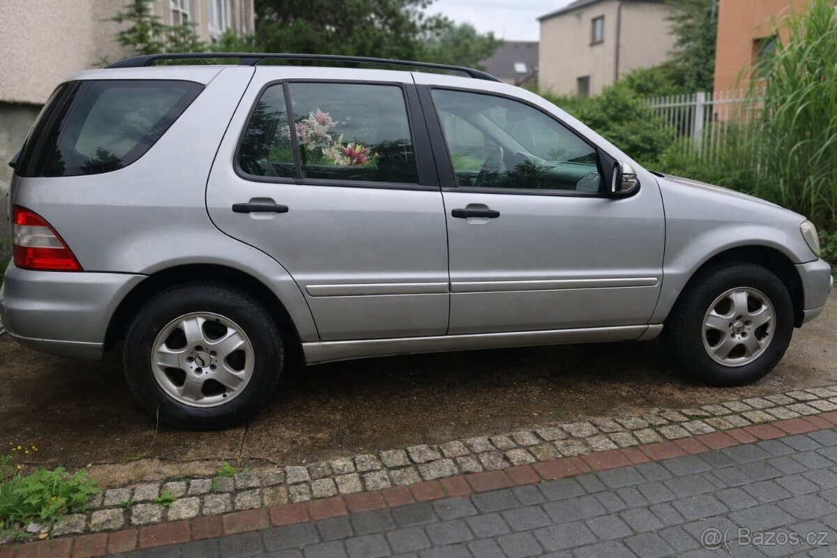 Mercedes-Benz M-CLASS