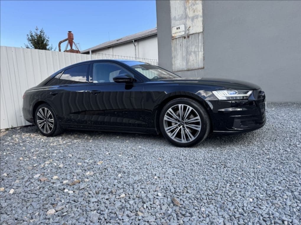 2022 Audi A8