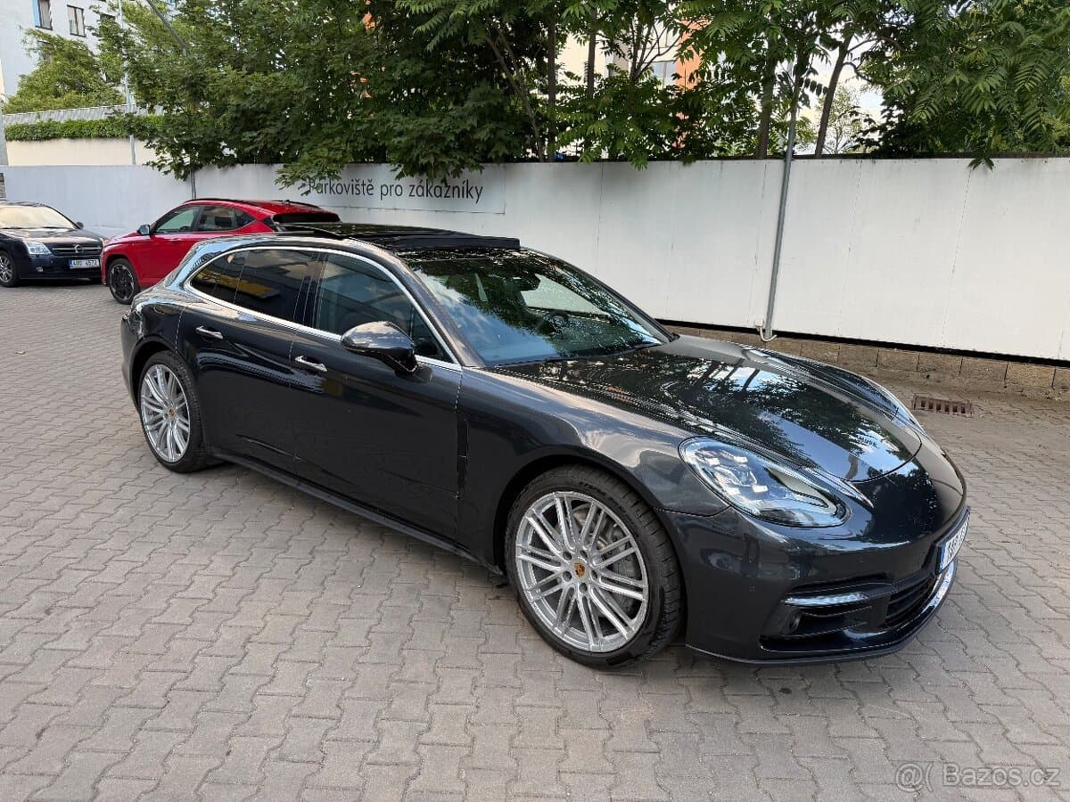 2018 Porsche PANAMERA