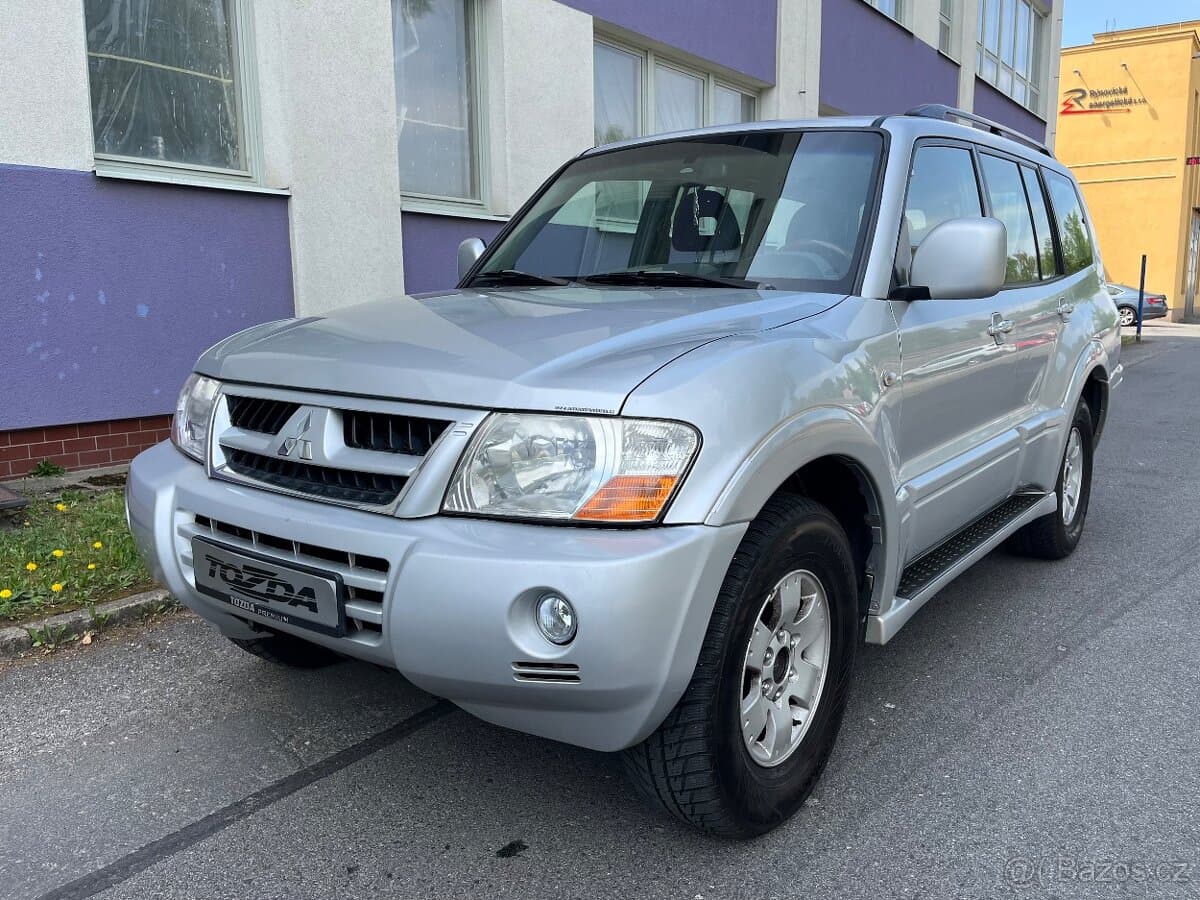 2005 Mitsubishi PAJERO