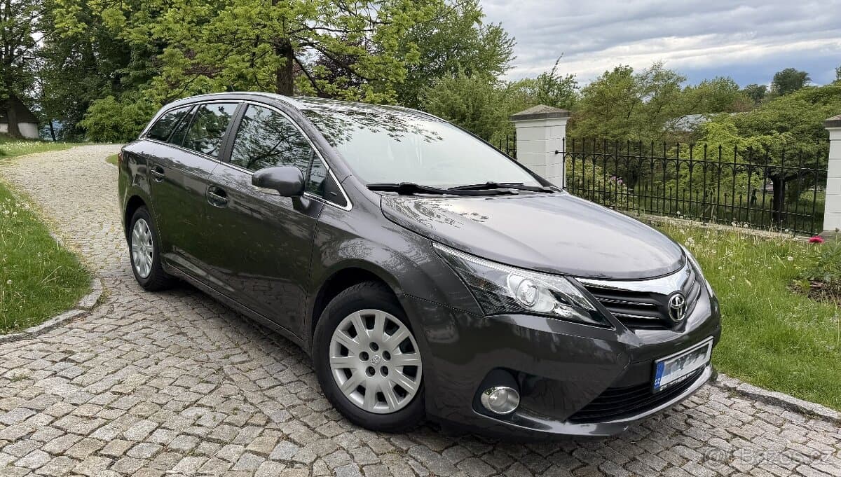 2012 Toyota AVENSIS