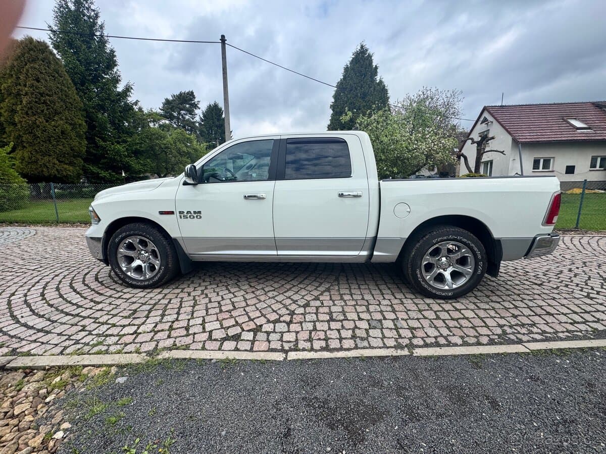 2016 Dodge OSTATNÍ