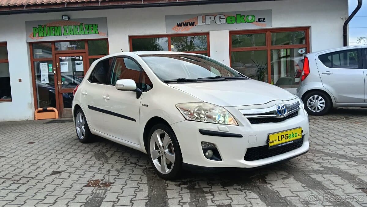 2011 Toyota AURIS