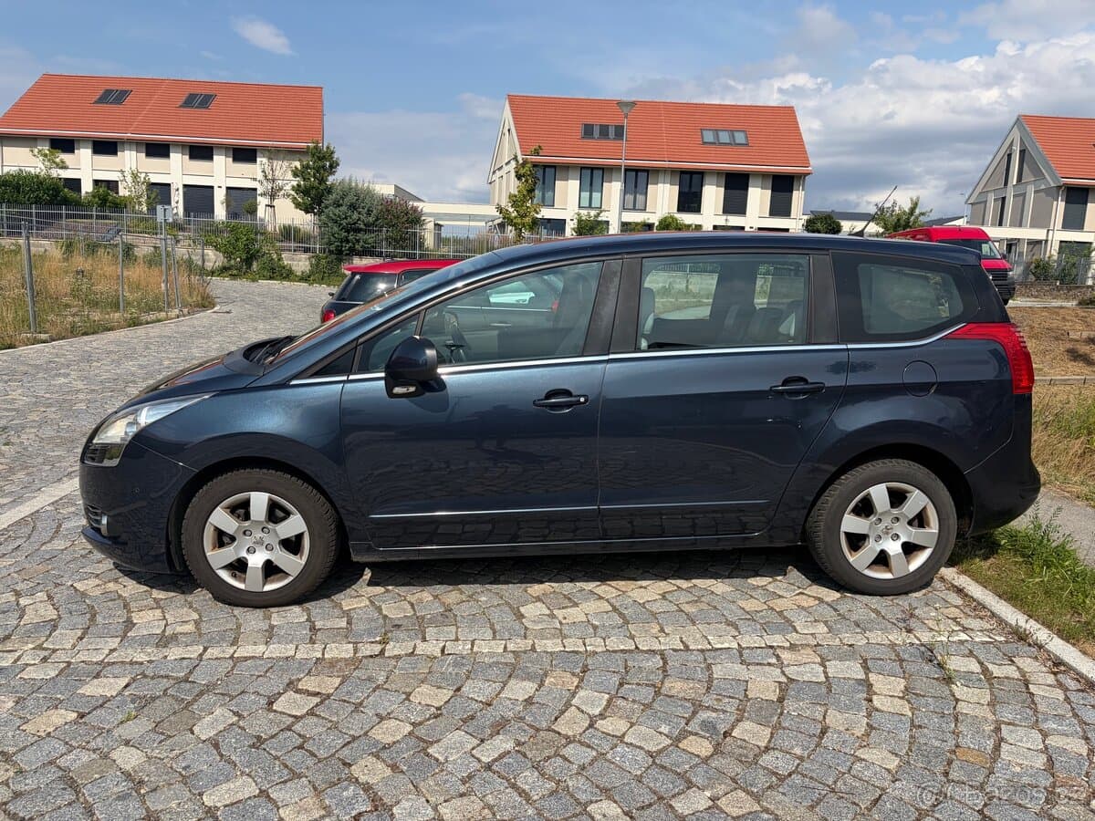 2012 Peugeot 5008