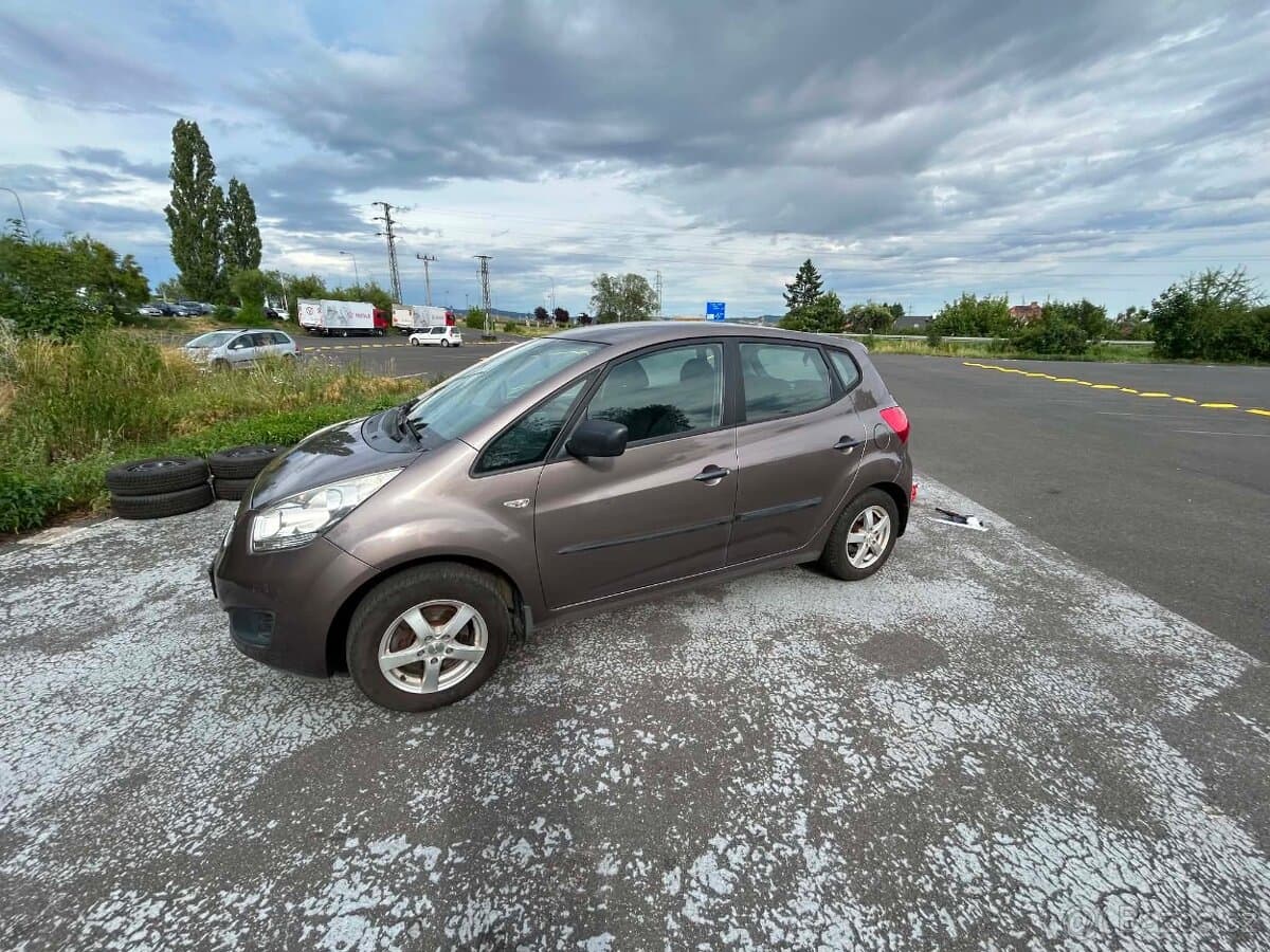2011 Kia VENGA