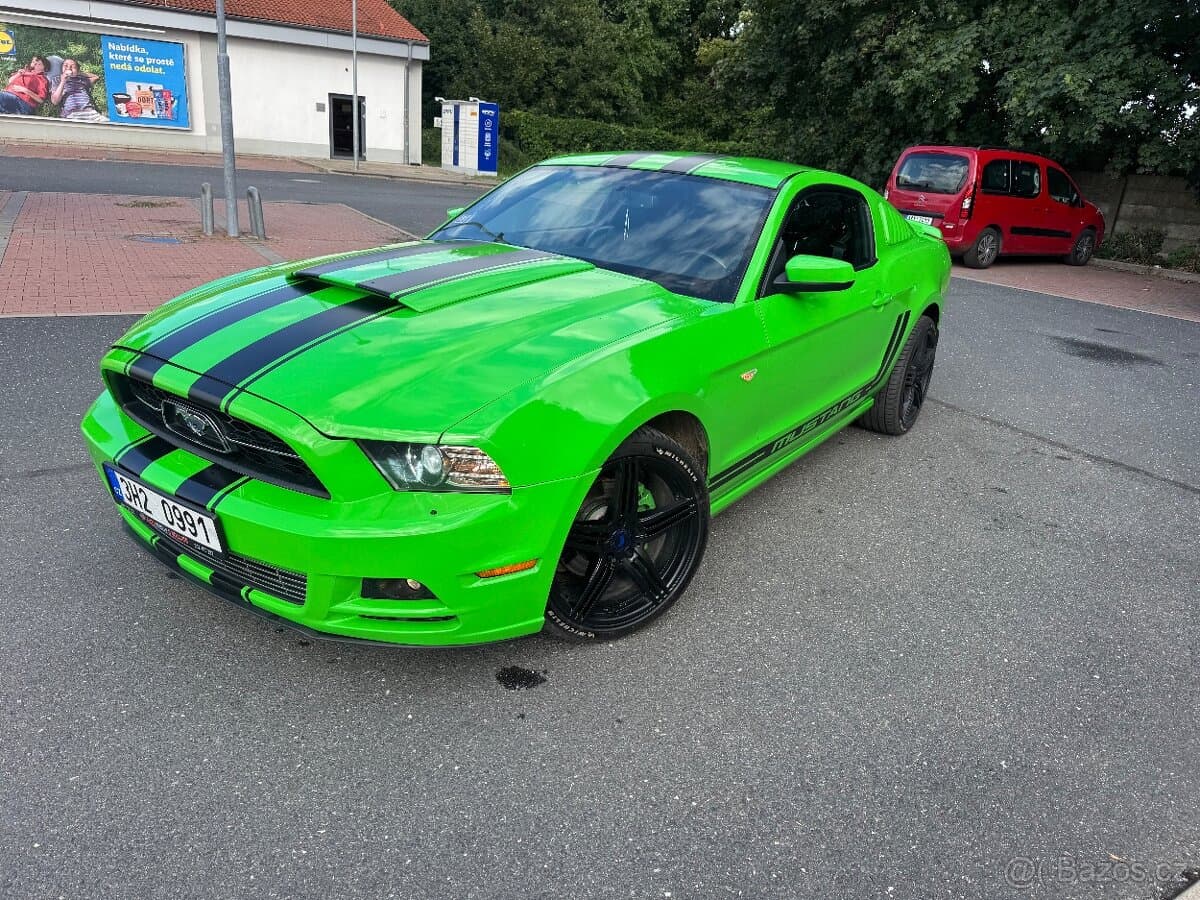 2014 Ford MUSTANG