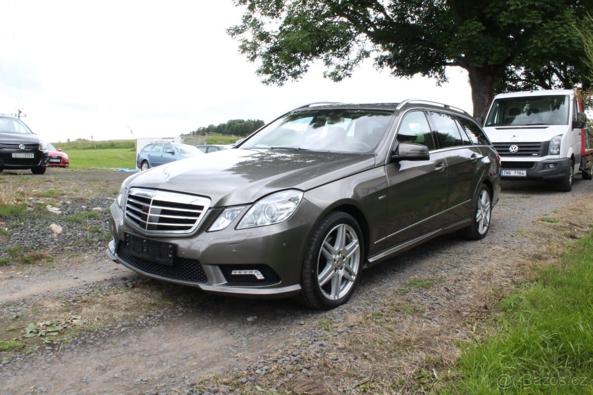 2010 Mercedes-Benz E-CLASS