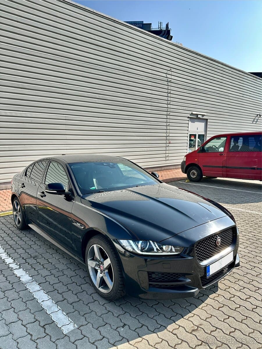 2017 Jaguar XE