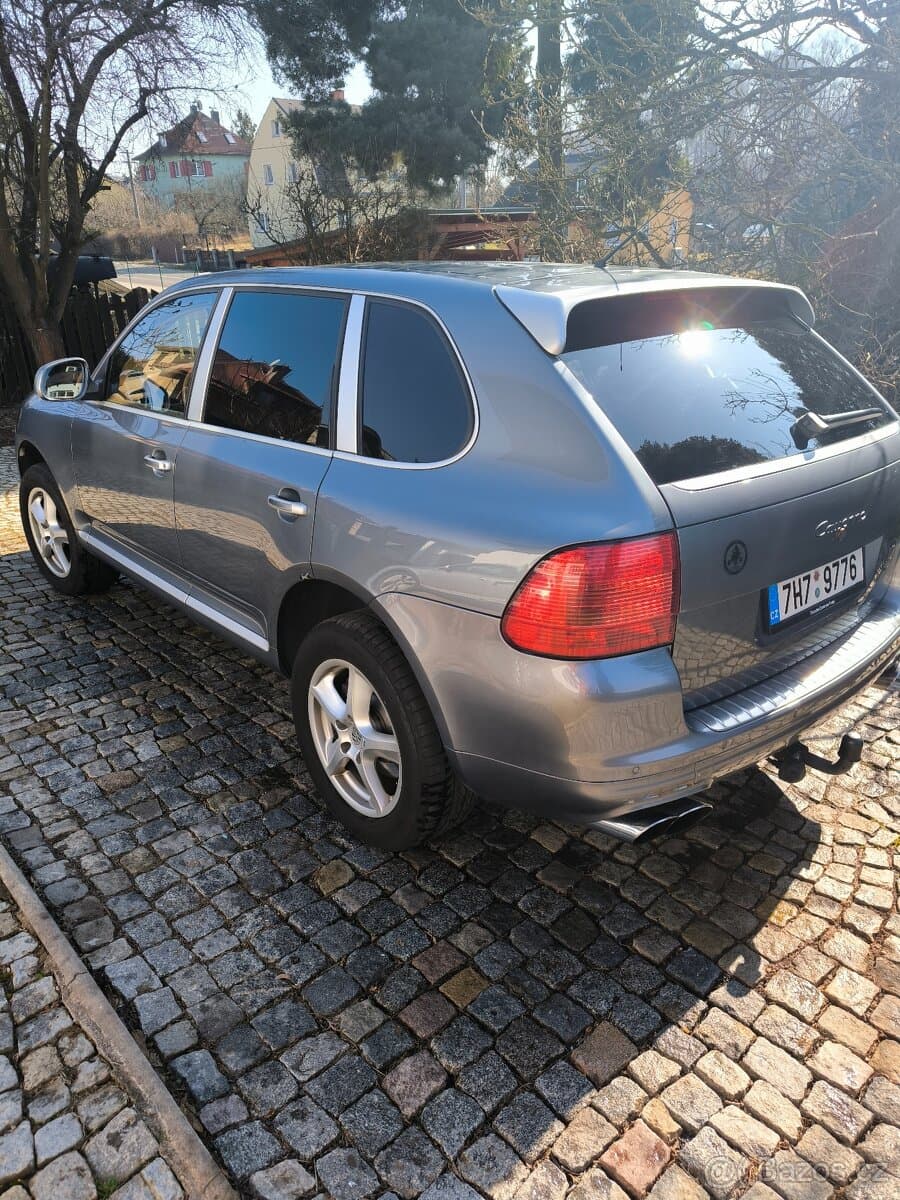 2004 Porsche CAYENNE