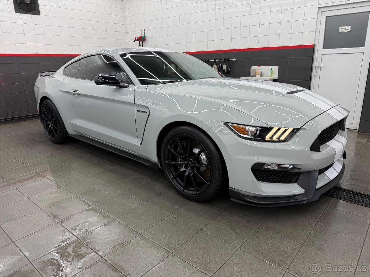 2017 Ford MUSTANG