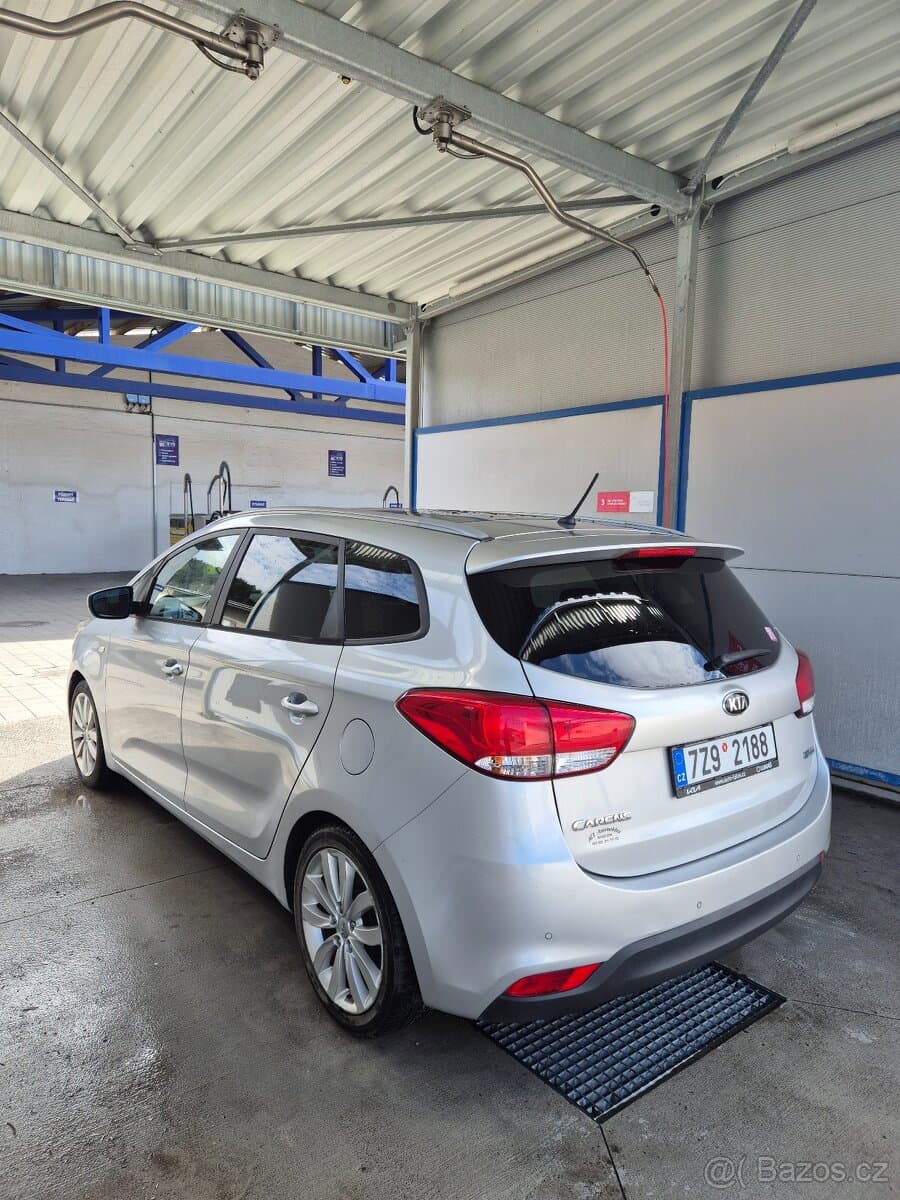 2015 Kia CARENS