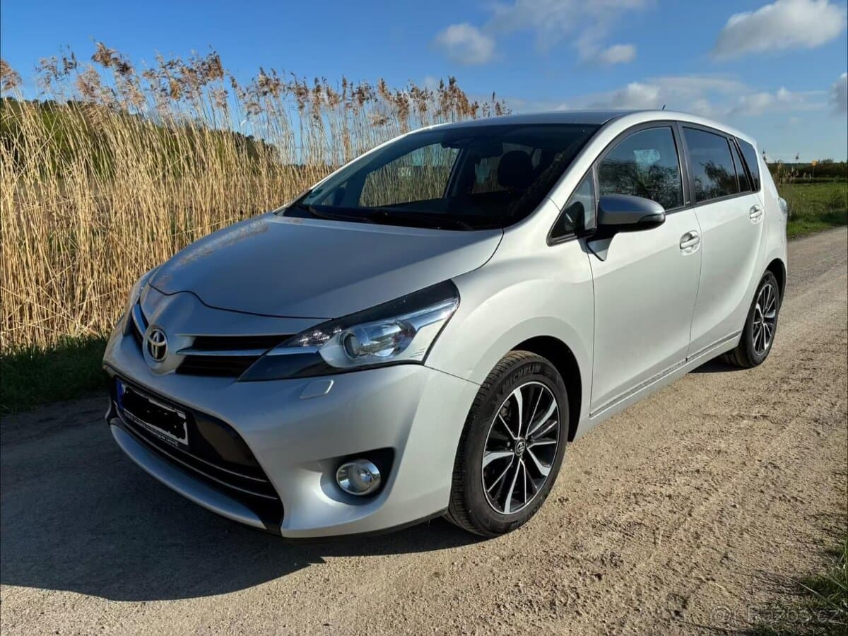 2017 Toyota VERSO