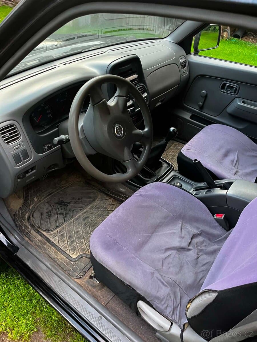 2002 Nissan NAVARA