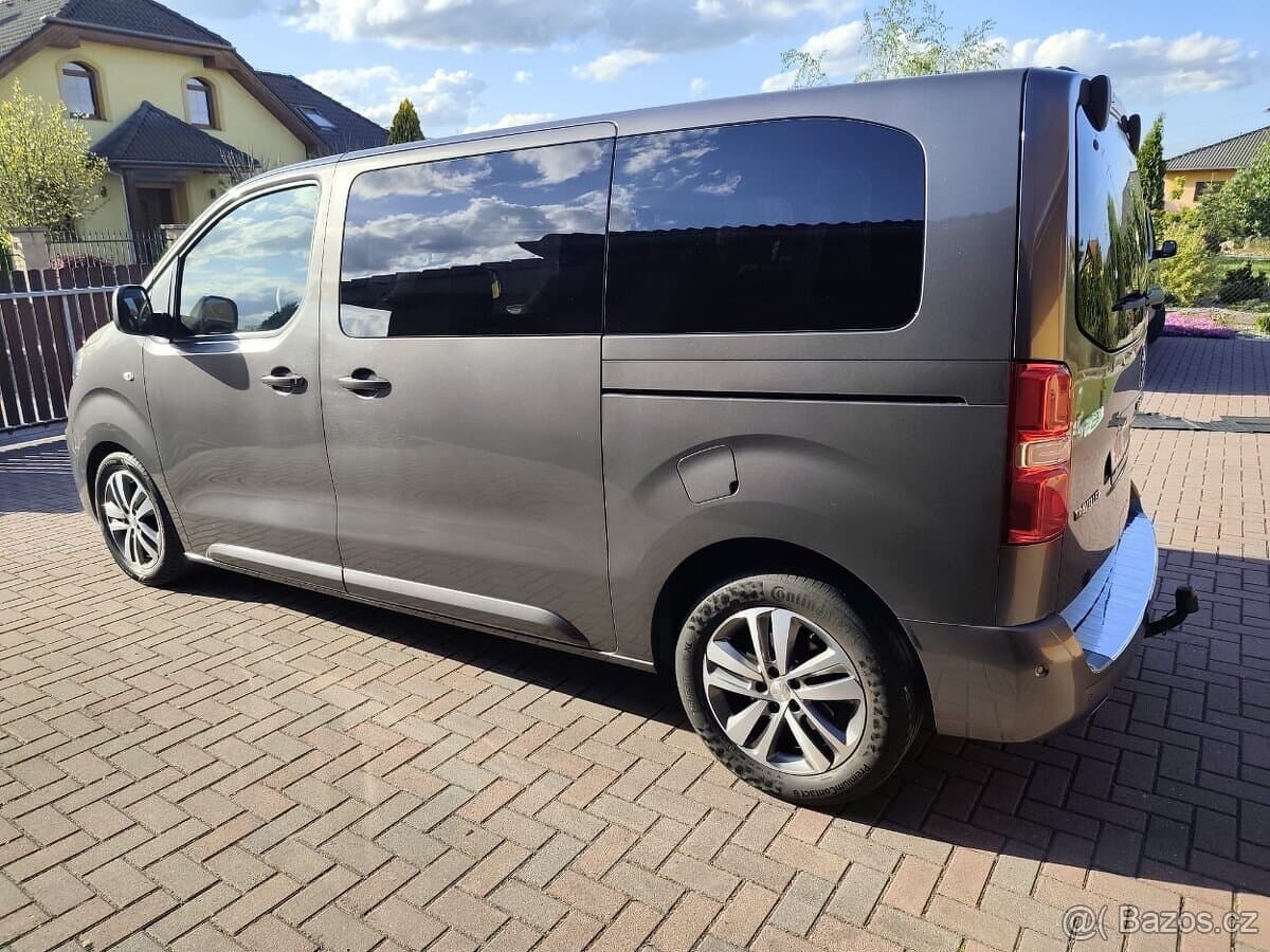 2019 Peugeot TRAVELLER