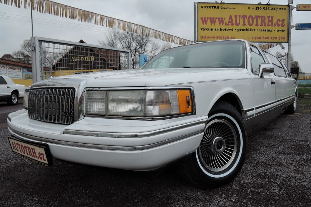 Lincoln Town Car 4,6 Limuzína 7.m Pronájem
